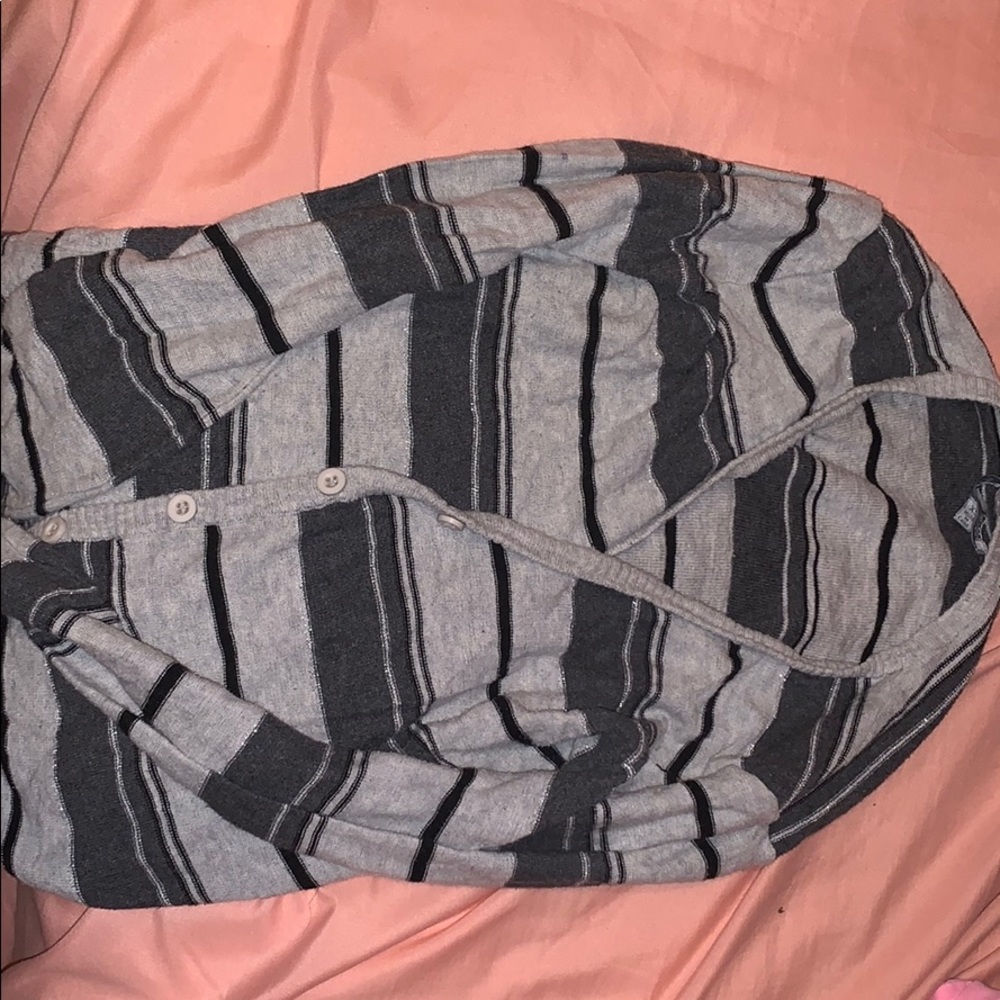 Cute sliver and grey jacket plus it’s soft.🥴